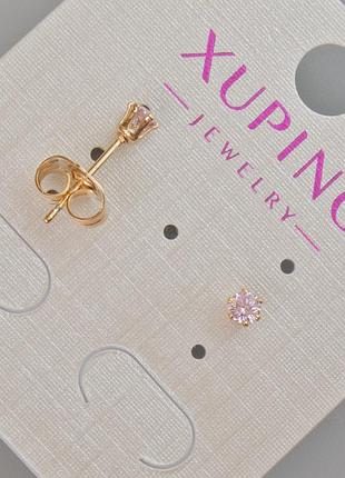 Серьги пусеты xuping с фиолетовым кристаллом d-4мм+- позолота 18к