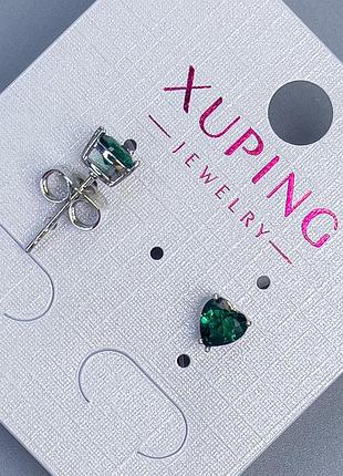 Серьги пусеты шарики xuping сердце с зеленым камнем 5мм+- родий