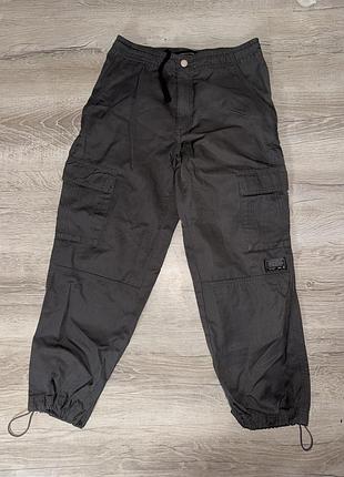 Штани карго з накладними кишенями urban outfitters, 28р