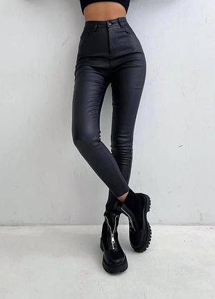 Женские брюки skinny из экокожи на тонком флисе черный, 44-46