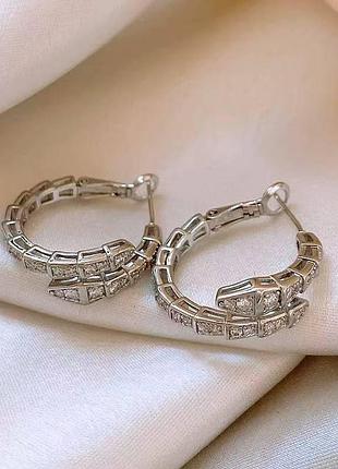 Жіночі сережки в стилі serpenti viper від bvlgari 22 мм з фіанітами, жіночі срібні сережки в стилі булгарі змія