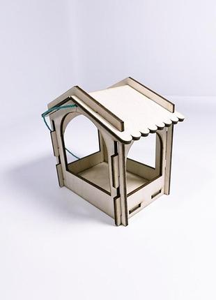 Кормушка для уличных птиц. 11х8х12 см.