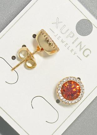 Серьги пусеты xuping с красным кристаллом и белыми стразами, круглая оправа d-9,5мм позолота