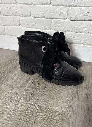 Лакові черевички ботильйони лакована шкіра sandro 38р