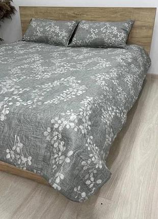 Набор покрывал хлопок стеганное цветы 200x230 + 2 наволочки 50x70 в подарочной сумке.