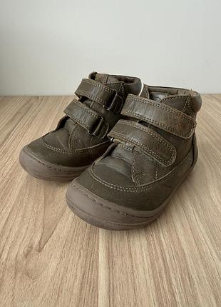Шкіряні демісезонні черевики lasocki kids 24 р. дитячі хакі/оливкові черевички на липучках
