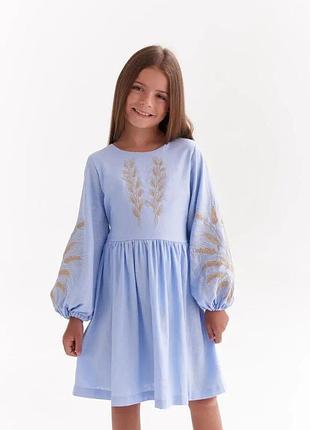 Блакитне дитяче плаття вишите штанинами 134