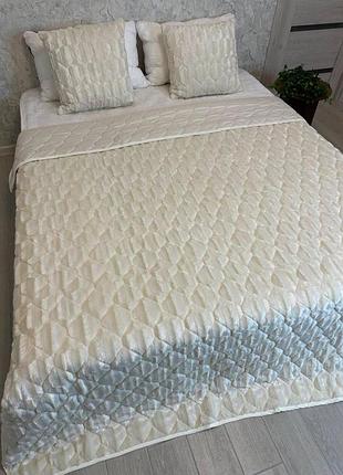 Изысканное двустороннее покрывало двуспального размера 210×230 из фланели в подарочной сумке для особого подарка + 2 подушки.