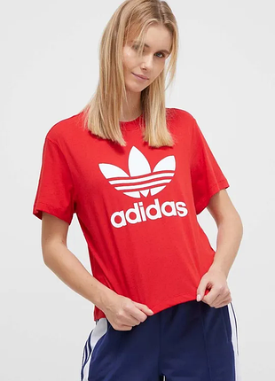 Женская футболка adidas
