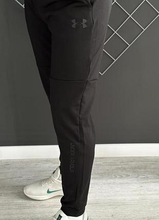 Демисезонные брюки черные under armour черный лого (двонитка)