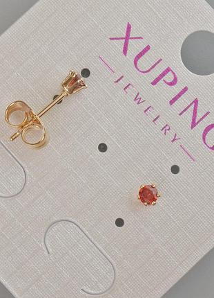 Серьги пусеты xuping с красным кристаллом d-4мм+- позолота 18к