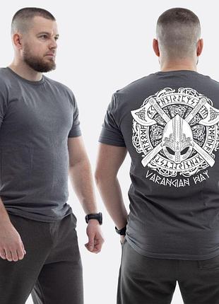 Чоловіча класична футболка з принтом varangian way щит , графітовий