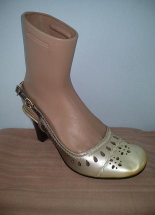 Босоніжки жіночі vaira 39