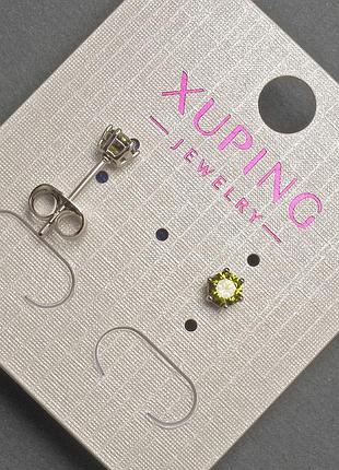 Серьги пусеты шарики xuping с оливковым кристаллом d-4мм+- родий