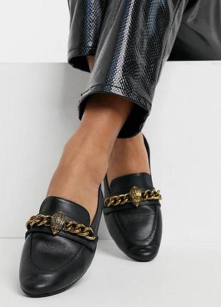 Кожаные лоферы kurt geiger london с фирменной цепочкой и орлом, размер 39