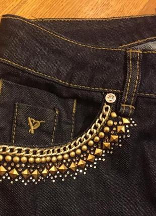 Красивые джинсы  с цепями и заклепками2 фото