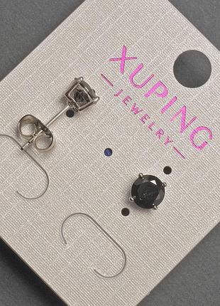 Серьги пусеты шарики xuping с черным кристаллом d-6мм+- родий