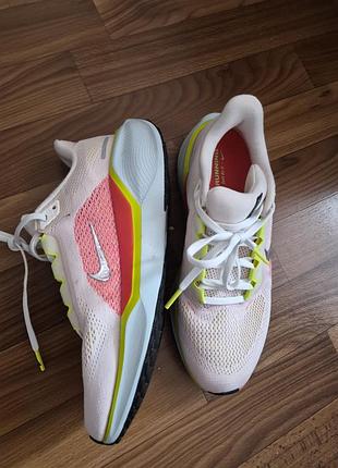 Продам женские кроссовки nike