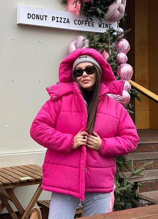 Женская зимняя куртка дутик на синтепоне 250 со съемным капюшоном малина, 42/46
