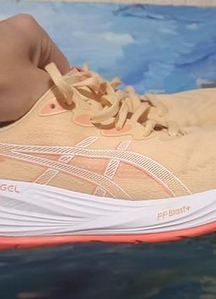 Женские беговые кроссовки asics gel-cumulus 27 в расцветке «light orange mojave» с амортизацией puregel и ff blast+.
