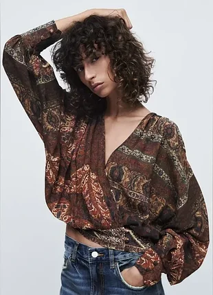 Невероятная крутая богемная коричневая блуза с узором пейсли zara размер s вискоза 100%