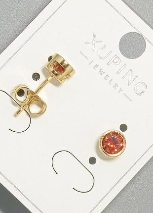 Серьги пусеты xuping с красным кристаллом, круглая оправа d-6мм позолота