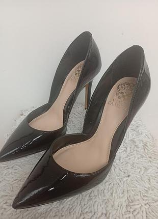 Новые лаковые туфли лодочки vince camuto, размер 6/5 м 36/5