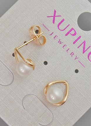 Серьги пусеты xuping с белой бусиной d-10х9мм+- позолота 18к