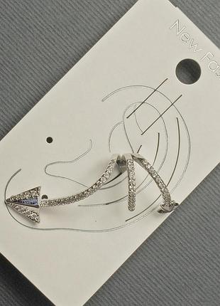 Серьга каф на ушко серебристый металл 15х 35мм+-белые стразы