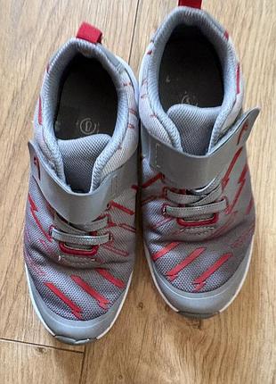 Дитячи кросівки clarks