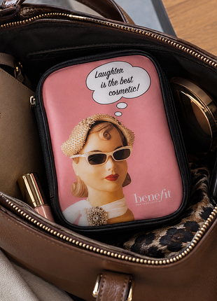 Мила косметичка у стилі "pin up", benefit