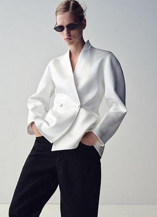Двобортний сатиновий білий блейзер zara new