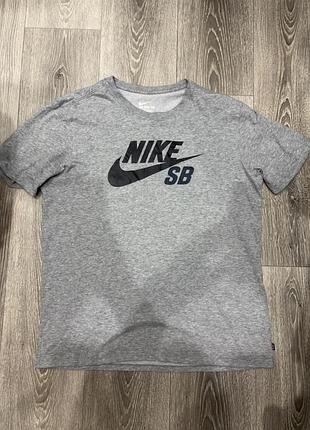 Футболка nike sb, у сірому кольорі , в розмірі l