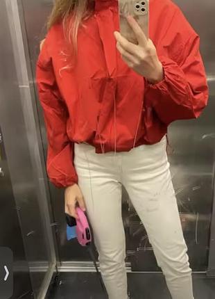 Червонв парка з горлом стійкою як у zara