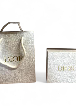 Комплект dior — фирменный пакет и подарочная коробка 14.5х14.5х6.5 см, белый цвет, фактурный картон с текстурой под кожу, стильный