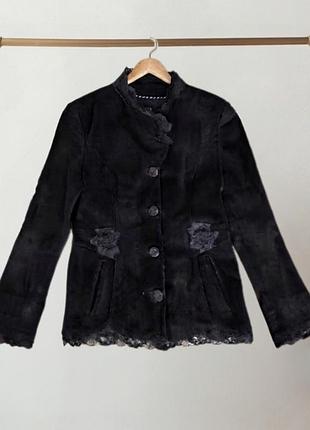 Куртка замшева жіноча натуральна преміум prima pelle m-l чорна з мереживом та вишивкою ідеальний стан