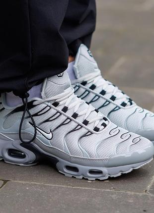 Чоловічі кросівки nike air max plus tn світло сірі водонепроникні повсякденні кроси на весну літо якісні найк аір макс плюс тн