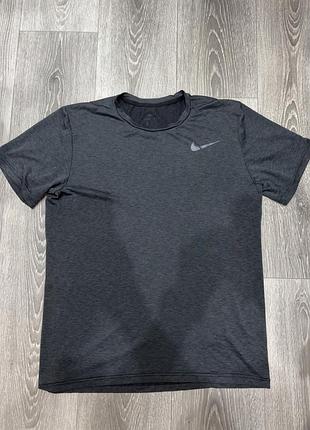 Футболка nike dri-fit , у темно-сірому кольорі , в розмірі м