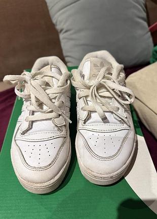Кросівки дитячі унісекс adidas rivalry low blanc white gx2272