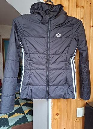 Оригинальная женская черная стеганая куртка adidas originals skim jacket