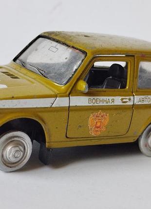 Коллекционная машинка модель нива ссср. моделька 8