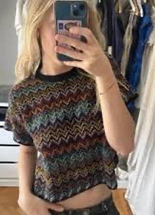 Трикотажний кроп-топ із короткими рукавами від бренду pull & bear