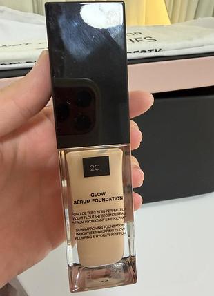 Тональна основа givenchy 3