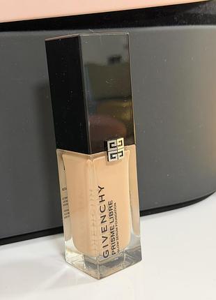 Тональна основа givenchy 2