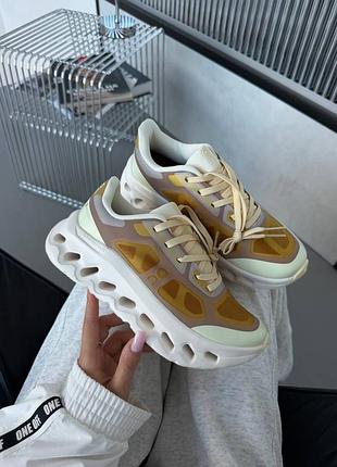 Кроссовки on cloudtilt beige yellow remix