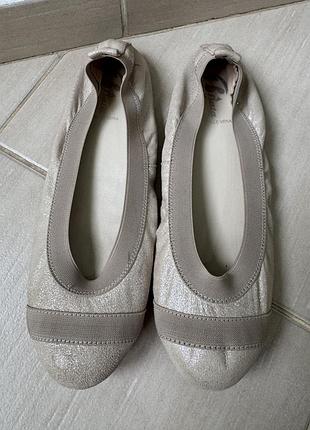 Продам шкіряні балетки bata 9