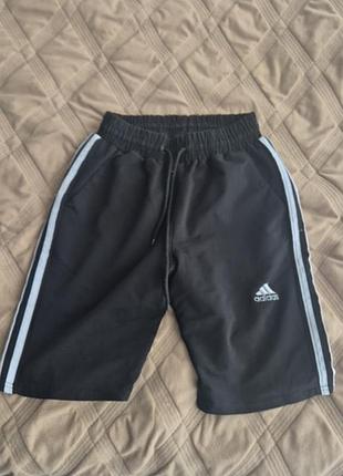 Чорні шорти adidas