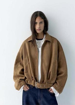 Стильна куртка-бомбер зі штучної замші pull&bear