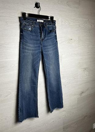 Джинси stradivarius cropped flare