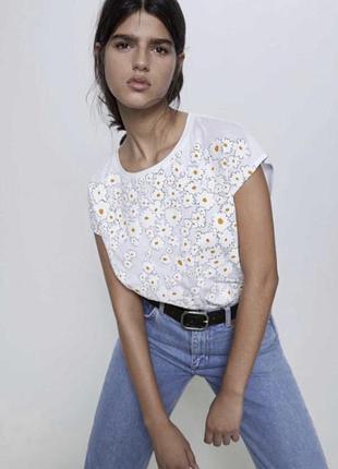 Женская белая футболка оверсайз в ромашки zara размер s